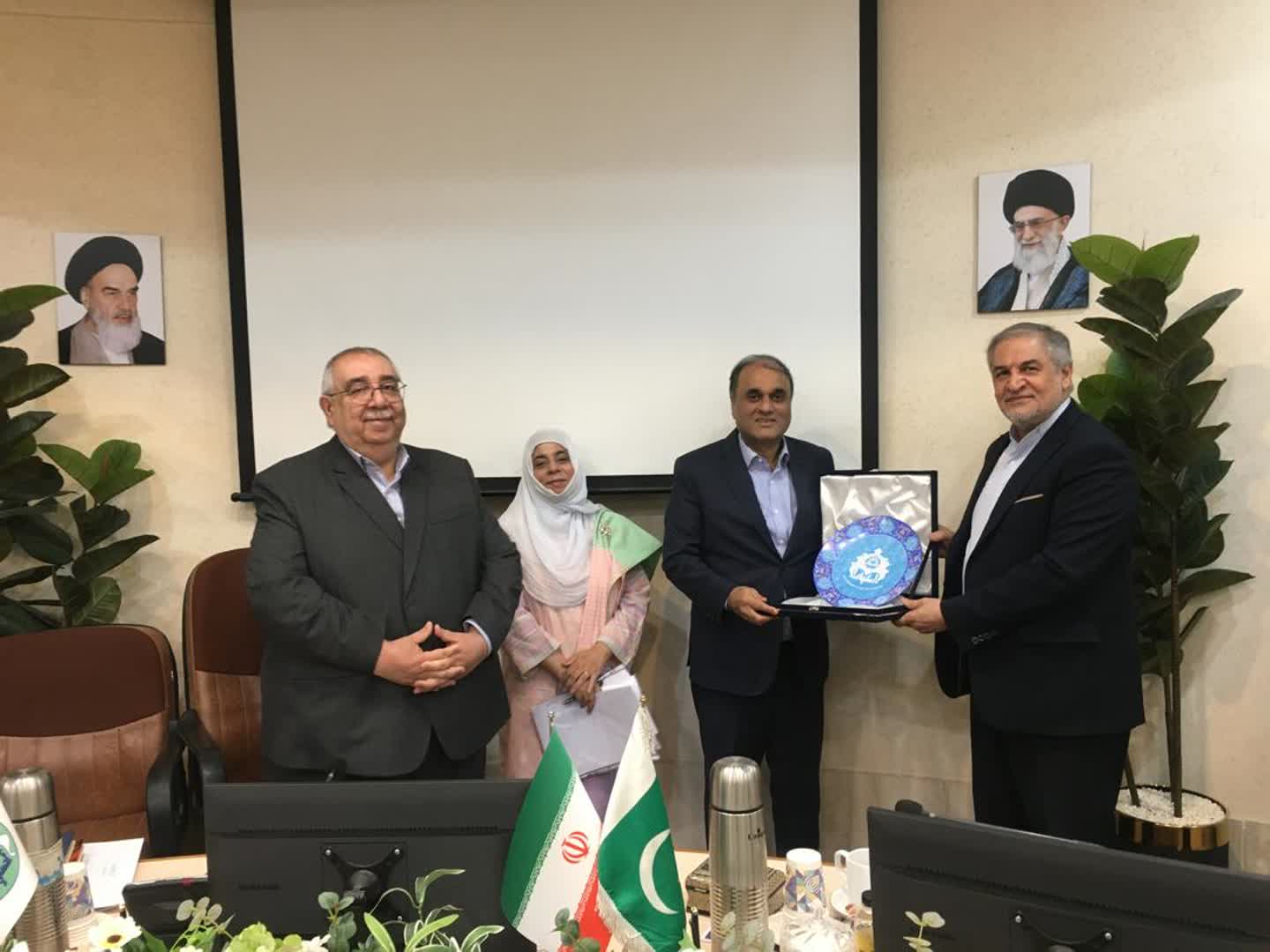 دیدار سفیر پاکستان با رئیس دانشگاه اصفهان  